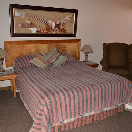 Jacaranda Lodge ポロクワネ エクステリア 写真
