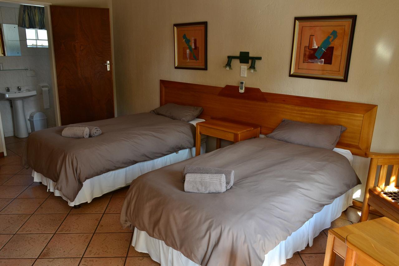 Jacaranda Lodge ポロクワネ エクステリア 写真