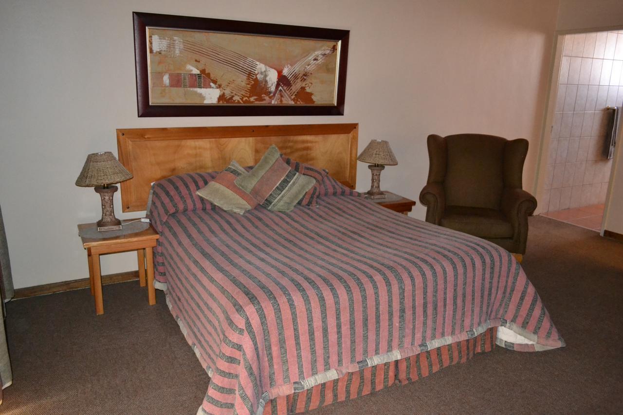 Jacaranda Lodge ポロクワネ エクステリア 写真