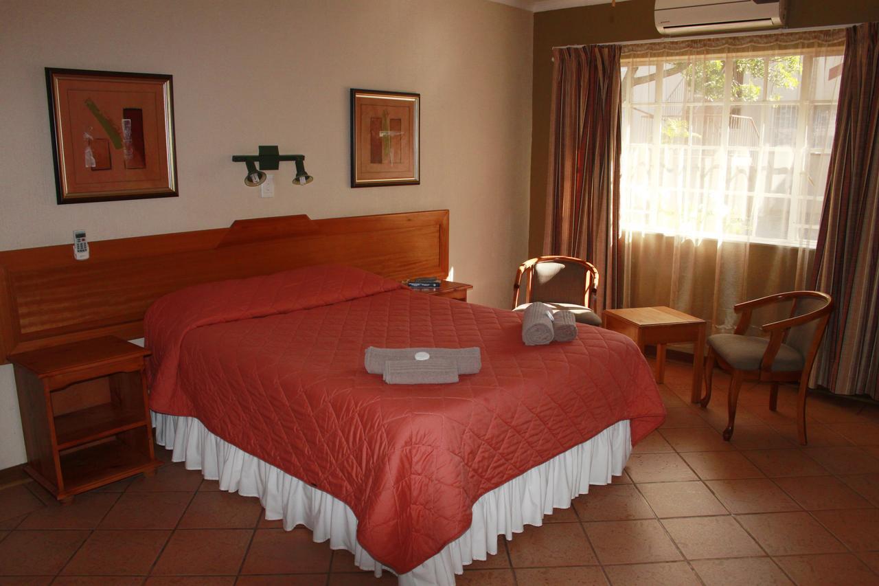 Jacaranda Lodge ポロクワネ エクステリア 写真
