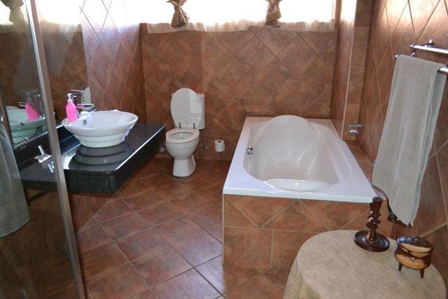 Jacaranda Lodge ポロクワネ エクステリア 写真